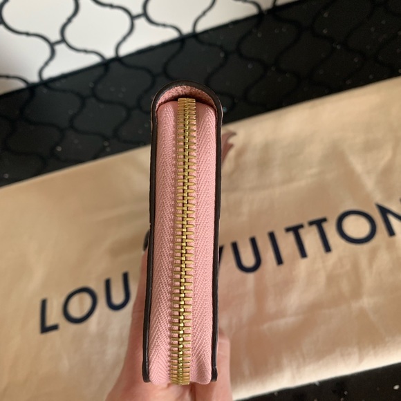 Sold Rare Louis Vuitton Rose Ballerine Zippy - Picture 4 of 13